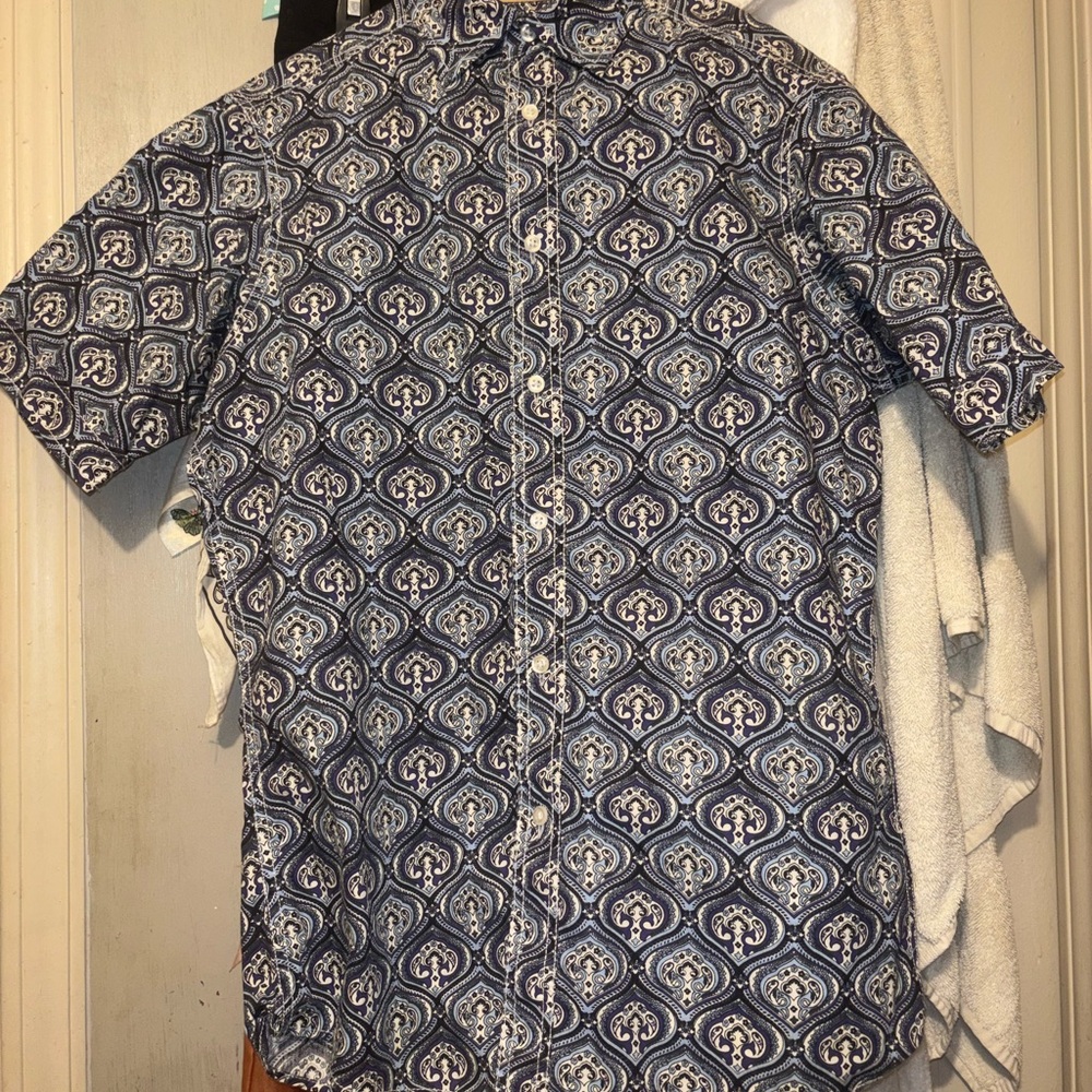 100% Cotton Daniel Cremieux Short-Sleeve Button-Down in Blue Medallion Print Sm